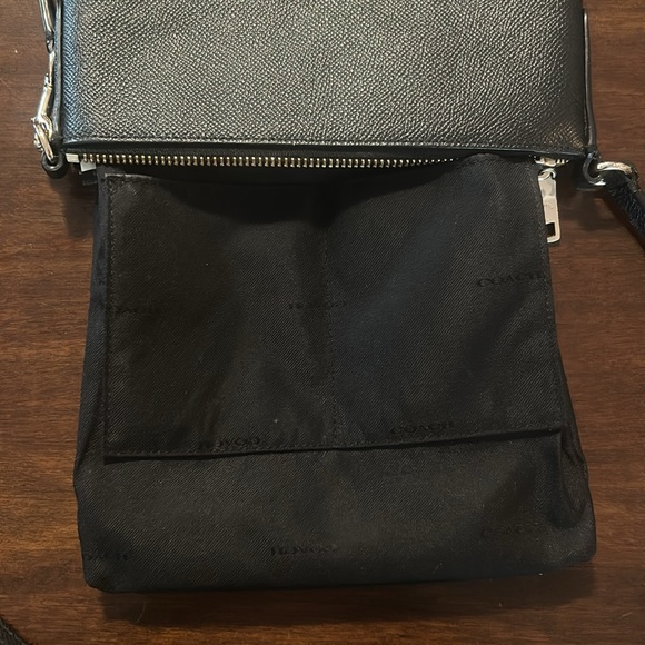 Coach - Messager Bag - Picture 6 of 11